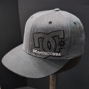 DC ShoeCo USA, Men's Gray Flexfit Hat,S/M.